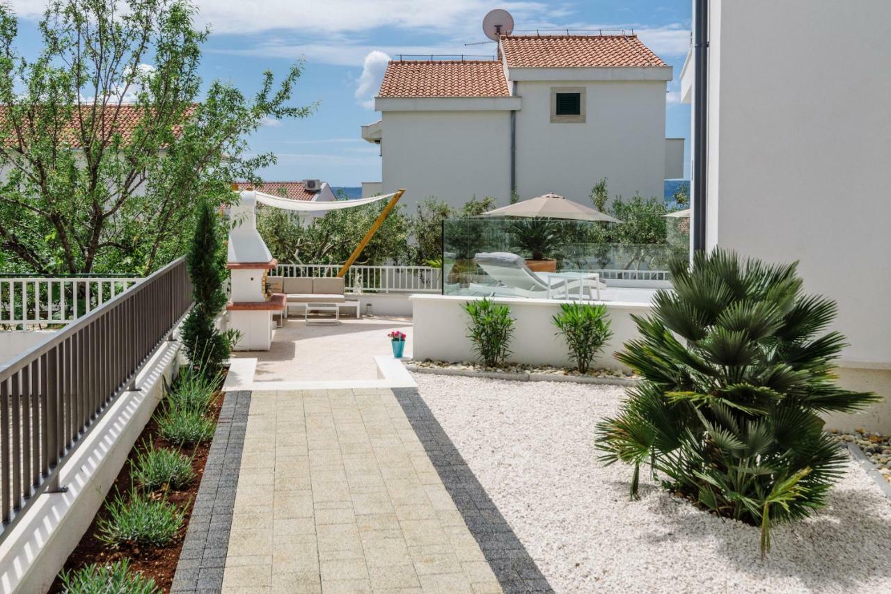 Apartments Villa Dalmatia Trogir Exterior photo