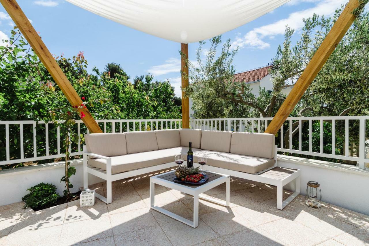 Apartments Villa Dalmatia Trogir Exterior photo