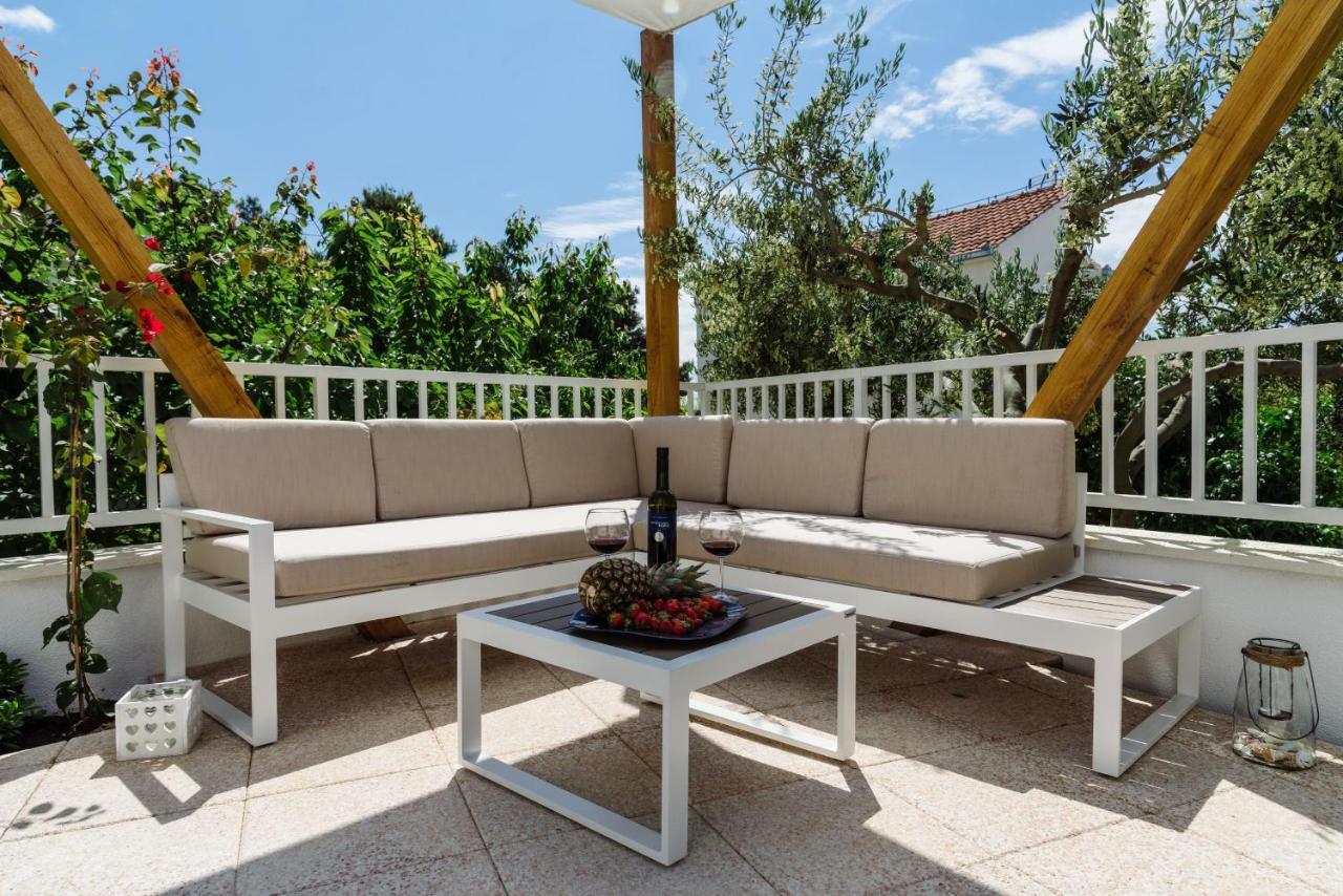Apartments Villa Dalmatia Trogir Exterior photo