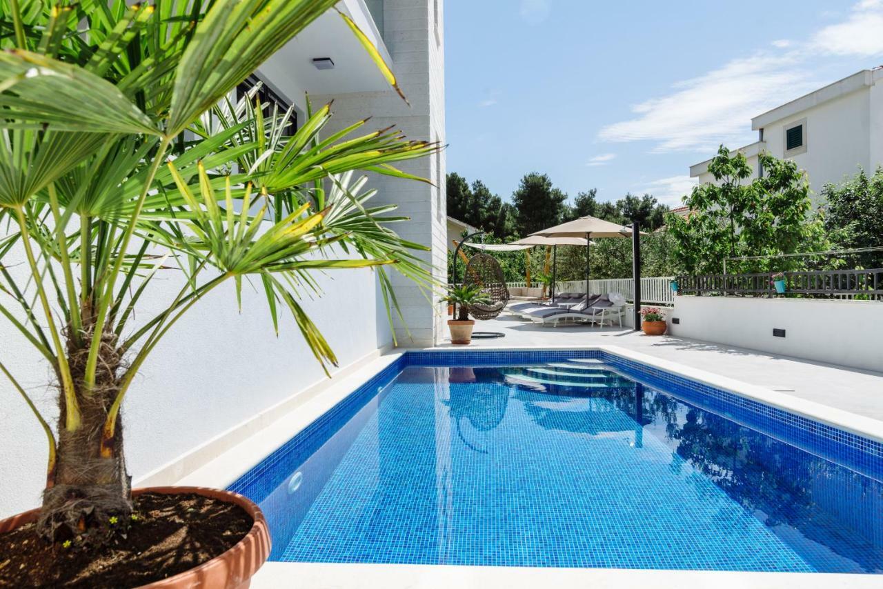 Apartments Villa Dalmatia Trogir Exterior photo