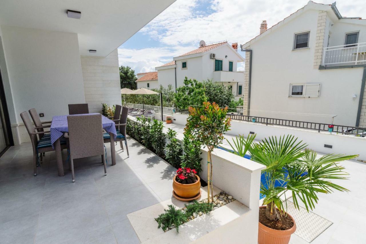 Apartments Villa Dalmatia Trogir Exterior photo