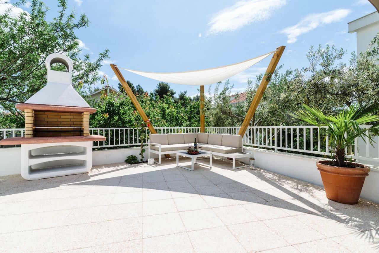 Apartments Villa Dalmatia Trogir Exterior photo